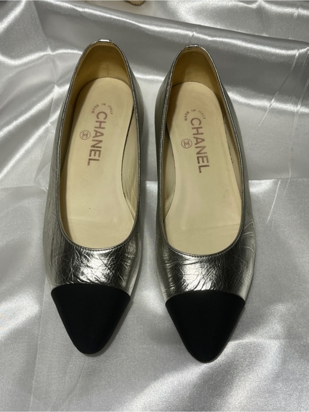 CHANEL Silver Metallic Leather Ballet Flats with Black Cap Toe
